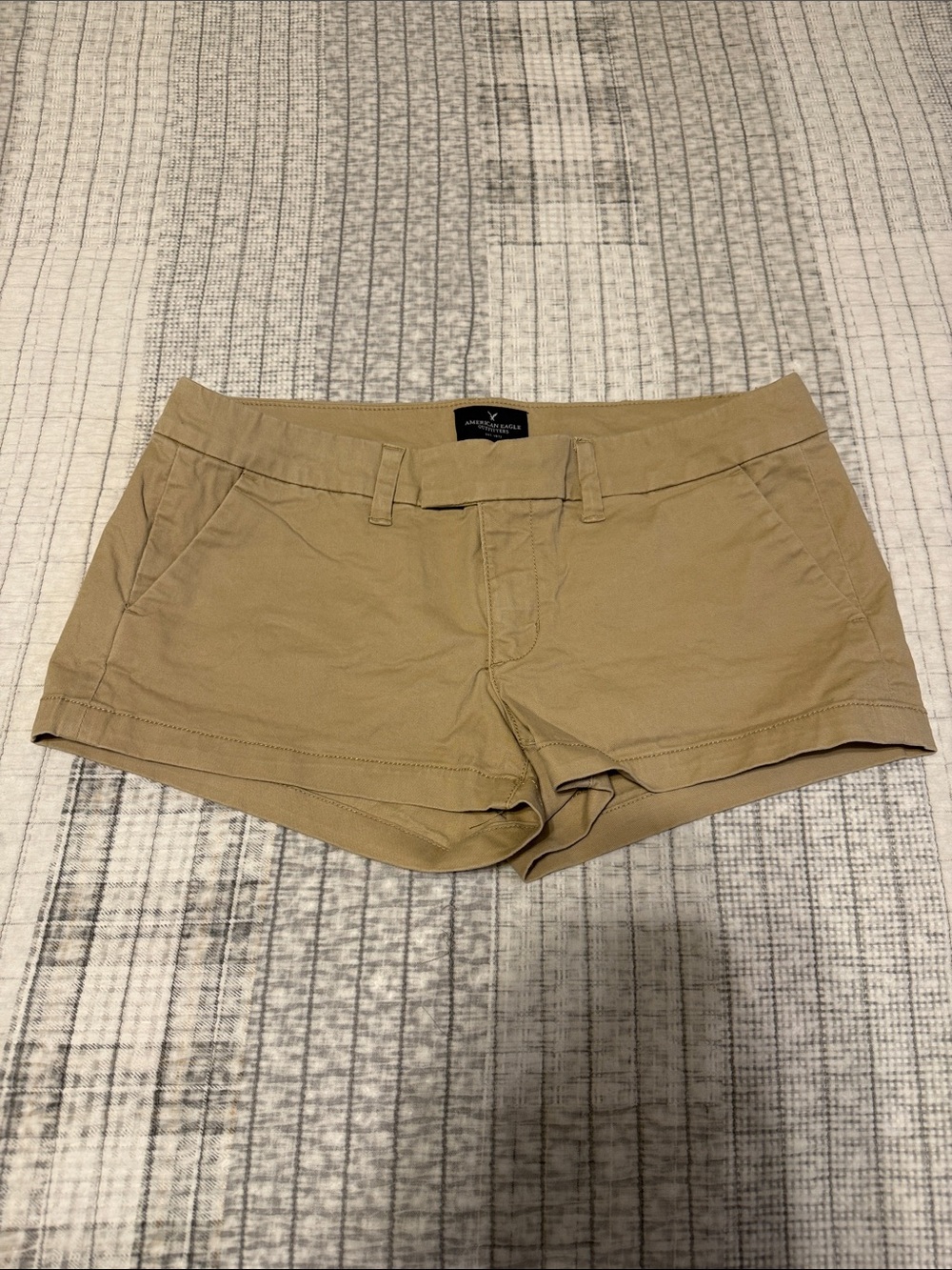 American eagle outfitters size 8 shortie stretch khaki cargo shorts